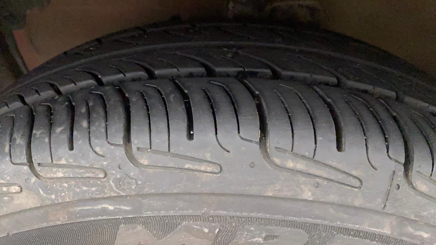 2016 Maruti Celerio VXI AMT, Petrol, Automatic, 29,420 km, Left Front Tyre Tread