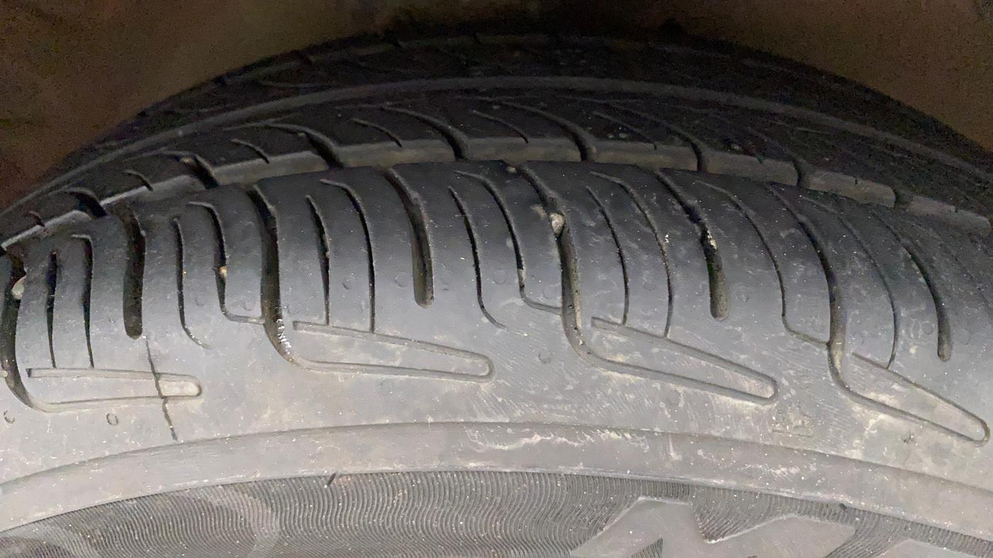 2016 Maruti Celerio VXI AMT, Petrol, Automatic, 29,420 km, Right Front Tyre Tread