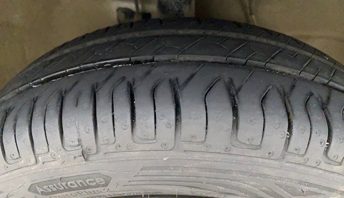 2017 Maruti Wagon R 1.0 VXI (O) AMT, Petrol, Automatic, 61,914 km, Right Front Tyre Tread