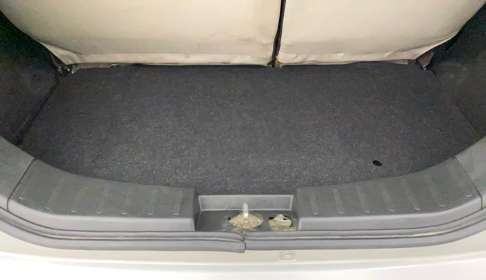 2017 Maruti Wagon R 1.0 VXI (O) AMT, Petrol, Automatic, 61,914 km, Boot Inside