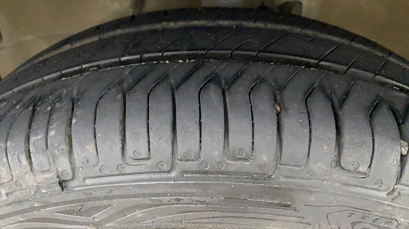 2017 Maruti Wagon R 1.0 VXI (O) AMT, Petrol, Automatic, 61,914 km, Left Front Tyre Tread