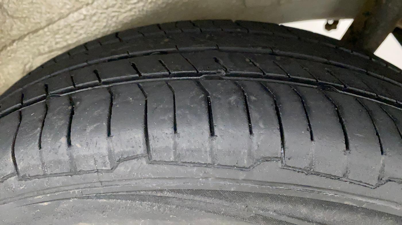 2017 Maruti Wagon R 1.0 VXI (O) AMT, Petrol, Automatic, 61,914 km, Left Rear Tyre Tread