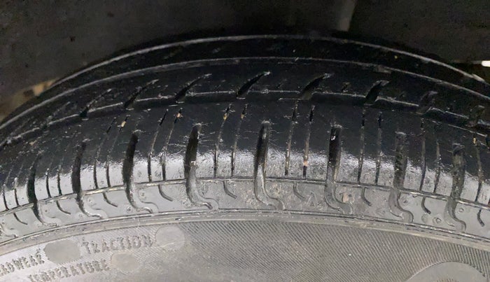 2015 Renault Kwid RXL, Petrol, Manual, 42,362 km, Left Rear Tyre Tread