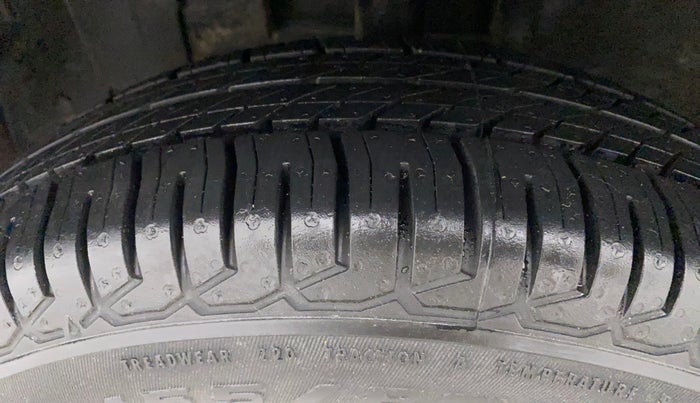 2015 Renault Kwid RXL, Petrol, Manual, 42,362 km, Left Front Tyre Tread