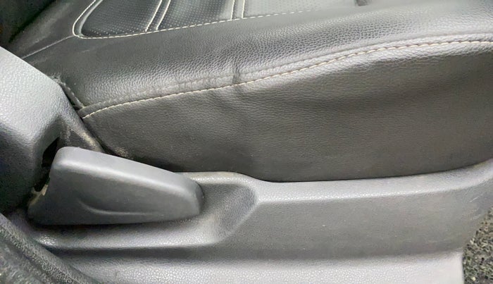 2015 Renault Kwid RXL, Petrol, Manual, 42,362 km, Driver Side Adjustment Panel