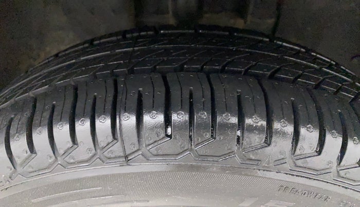 2015 Renault Kwid RXL, Petrol, Manual, 42,362 km, Right Front Tyre Tread