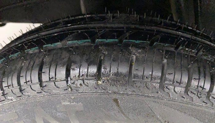 2015 Renault Kwid RXL, Petrol, Manual, 42,362 km, Right Rear Tyre Tread