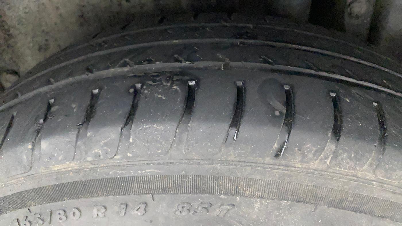 2013 Maruti Swift VXI, Petrol, Manual, 89,983 km, Left Rear Tyre Tread