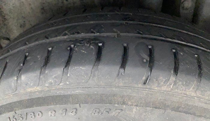2013 Maruti Swift VXI, Petrol, Manual, 89,983 km, Left Rear Tyre Tread
