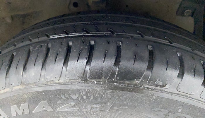2013 Maruti Swift VXI, Petrol, Manual, 89,983 km, Right Front Tyre Tread
