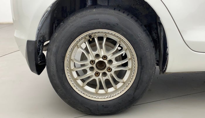 2013 Maruti Swift VXI, Petrol, Manual, 89,983 km, Right Rear Wheel