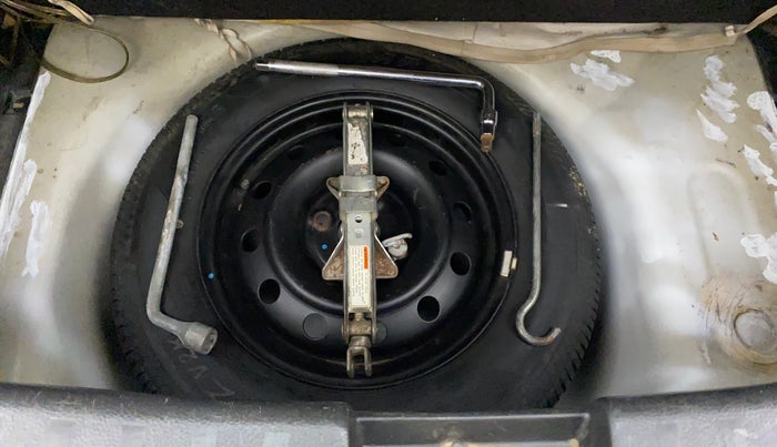 2013 Maruti Swift VXI, Petrol, Manual, 89,983 km, Spare Tyre