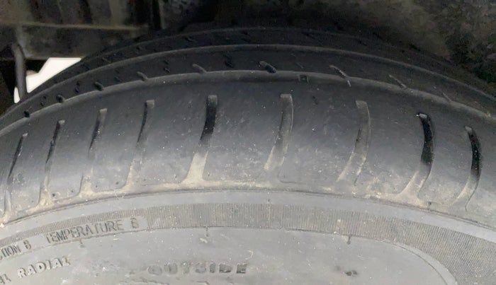 2013 Maruti Swift VXI, Petrol, Manual, 89,983 km, Right Rear Tyre Tread
