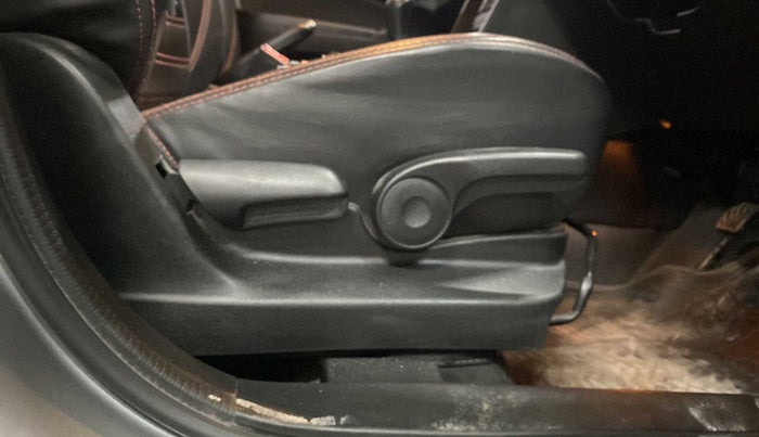 2020 Maruti Vitara Brezza ZXI PLUS, Petrol, Manual, 66,151 km, Driver Side Adjustment Panel