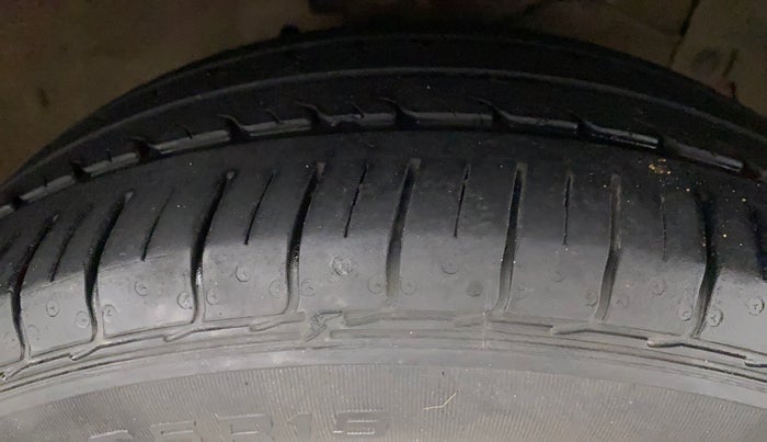 2020 Maruti Ciaz DELTA 1.5 SHVS MT PETROL, Petrol, Manual, 24,945 km, Right Front Tyre Tread