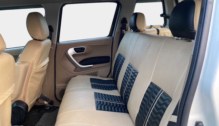 2017 Mahindra TUV300 T10 AMT, Diesel, Automatic, 94,565 km, Right Side Rear Door Cabin