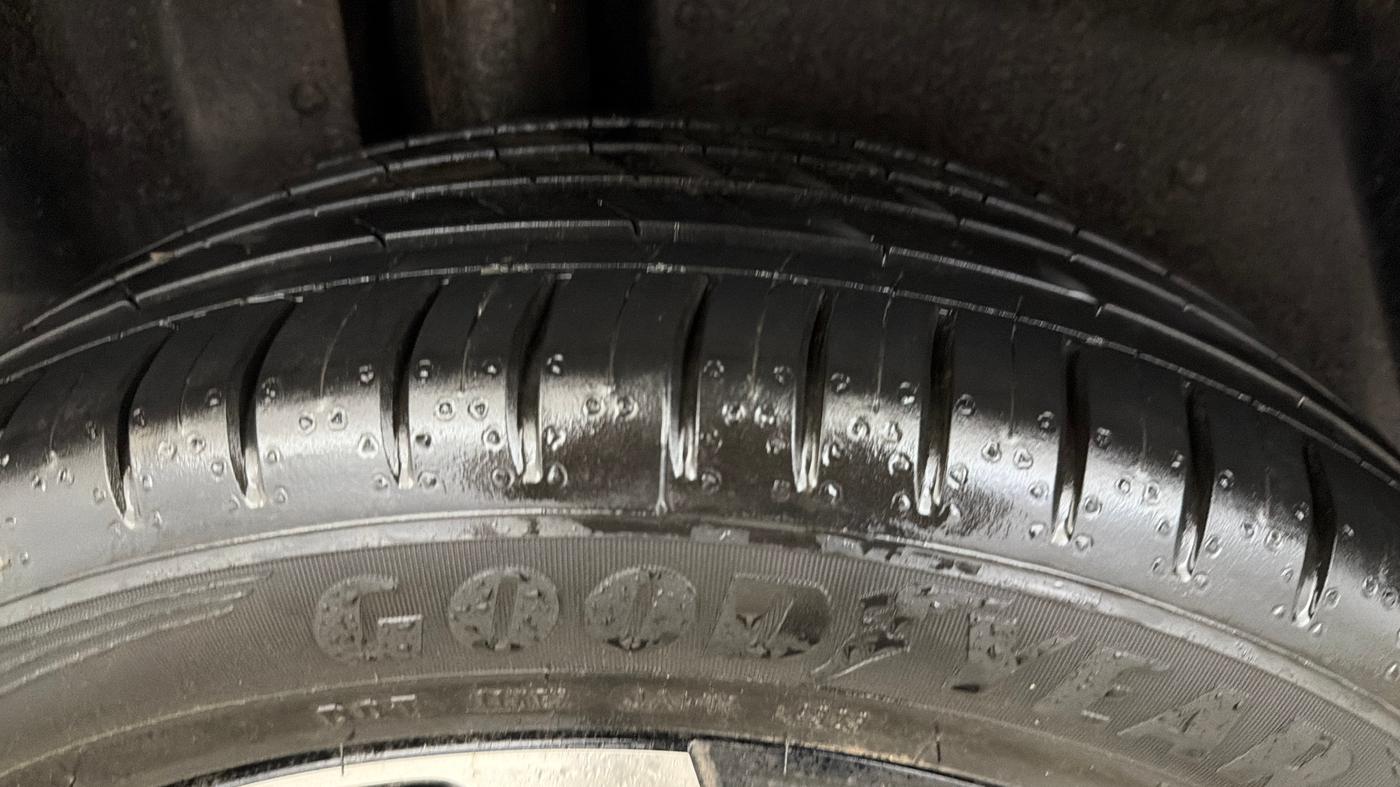 2023 MG HECTOR PLUS SAVVY PRO 1.5 TURBO CVT 6 STR, Petrol, Automatic, 15,647 km, Right Rear Tyre Tread