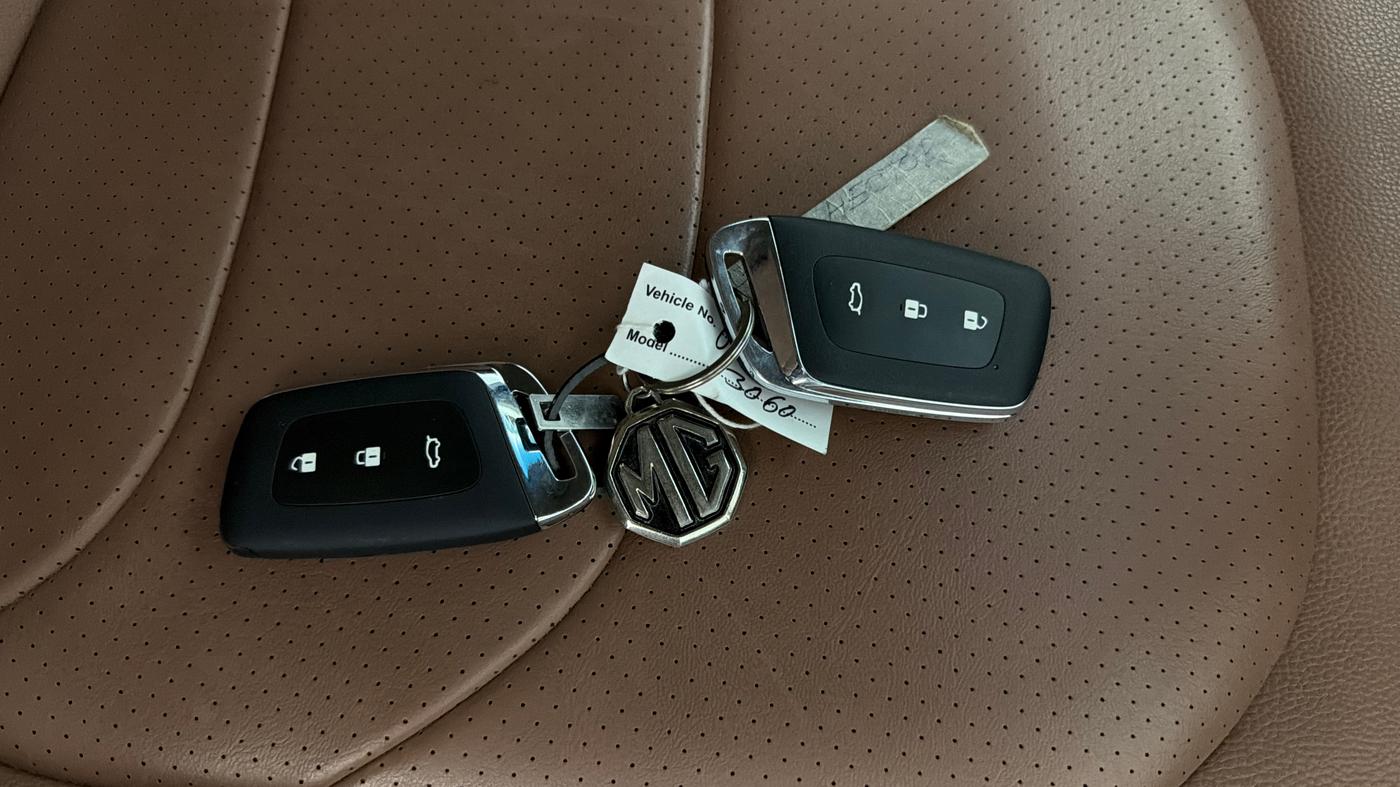 2023 MG HECTOR PLUS SAVVY PRO 1.5 TURBO CVT 6 STR, Petrol, Automatic, 15,647 km, Key Close Up