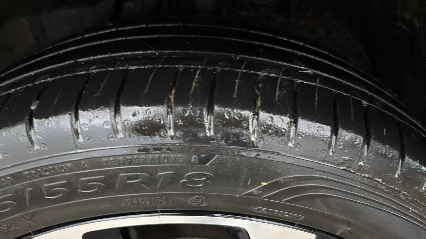2023 MG HECTOR PLUS SAVVY PRO 1.5 TURBO CVT 6 STR, Petrol, Automatic, 15,647 km, Left Front Tyre Tread