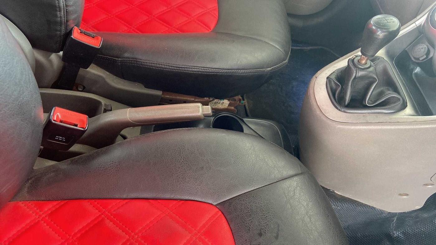 2012 Hyundai i10 MAGNA 1.2, Petrol, Manual, 1,24,453 km, Gear Lever