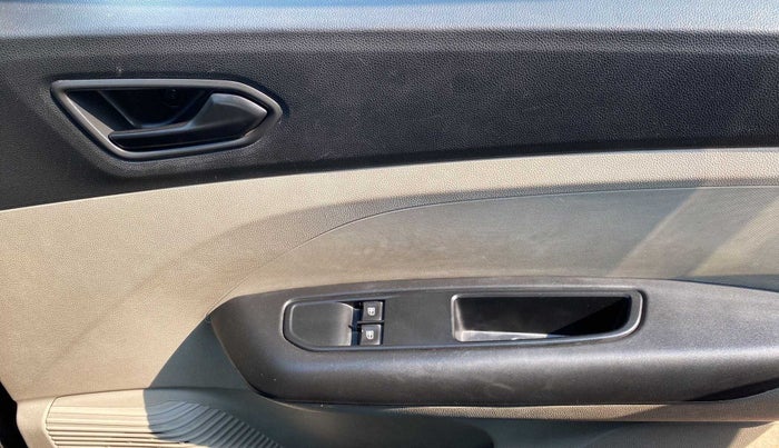 2020 Renault TRIBER RXL MT, Petrol, Manual, 31,550 km, Driver Side Door Panels Control