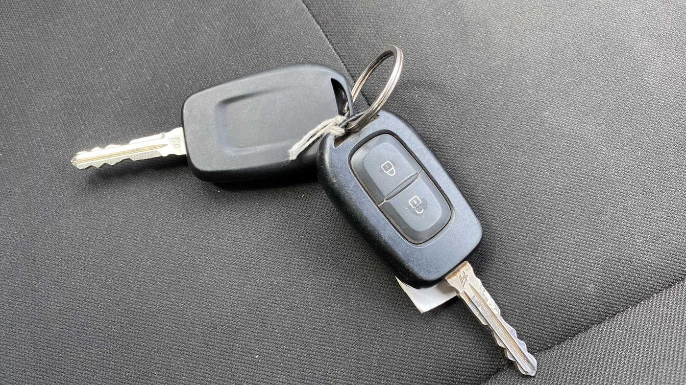 2020 Renault TRIBER RXL MT, Petrol, Manual, 31,550 km, Key Close Up
