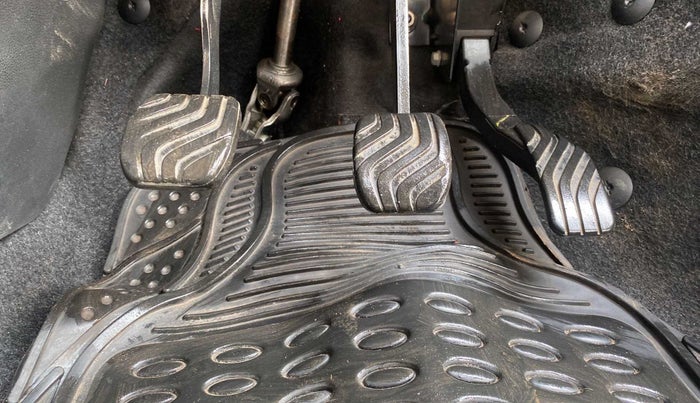 2020 Renault TRIBER RXL MT, Petrol, Manual, 31,550 km, Pedals