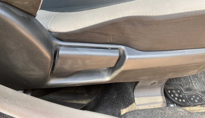 2020 Renault TRIBER RXL MT, Petrol, Manual, 31,550 km, Driver Side Adjustment Panel