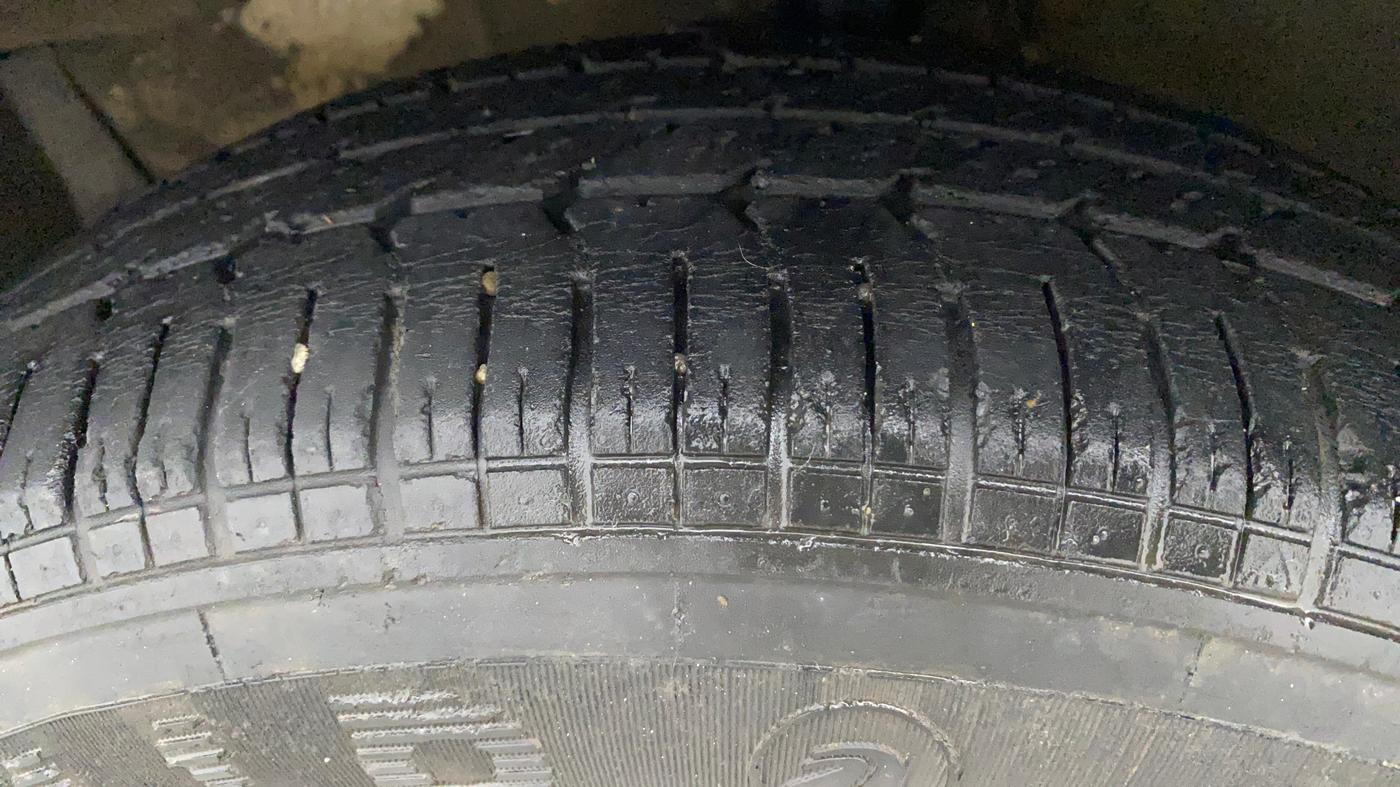 2014 Maruti Ritz VXI, Petrol, Manual, 44,320 km, Left Front Tyre Tread