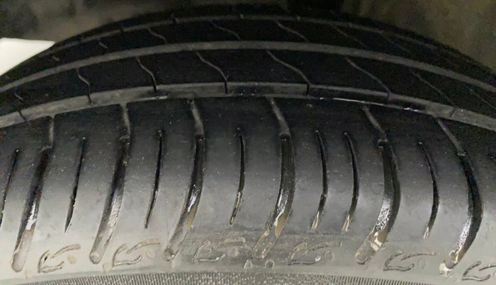 2013 Toyota Etios Liva G, Petrol, Manual, 42,005 km, Left Front Tyre Tread