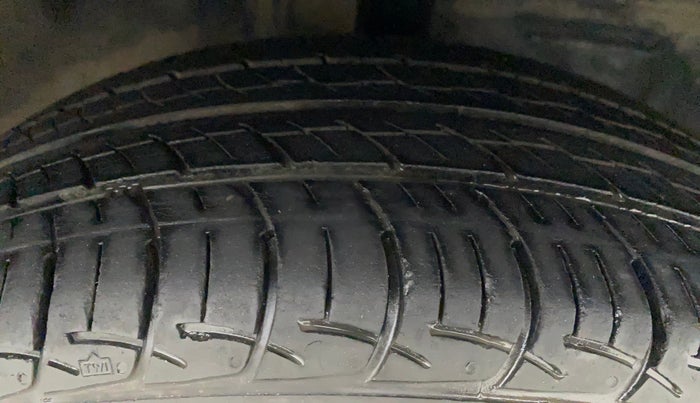 2013 Toyota Etios Liva G, Petrol, Manual, 42,005 km, Right Front Tyre Tread