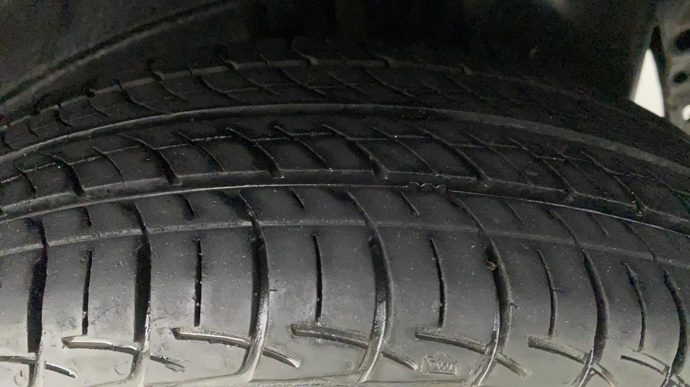 2013 Toyota Etios Liva G, Petrol, Manual, 42,005 km, Left Rear Tyre Tread