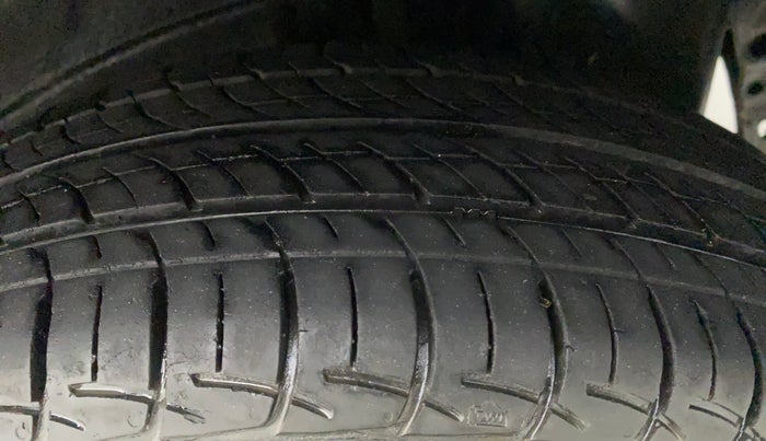 2013 Toyota Etios Liva G, Petrol, Manual, 42,005 km, Left Rear Tyre Tread