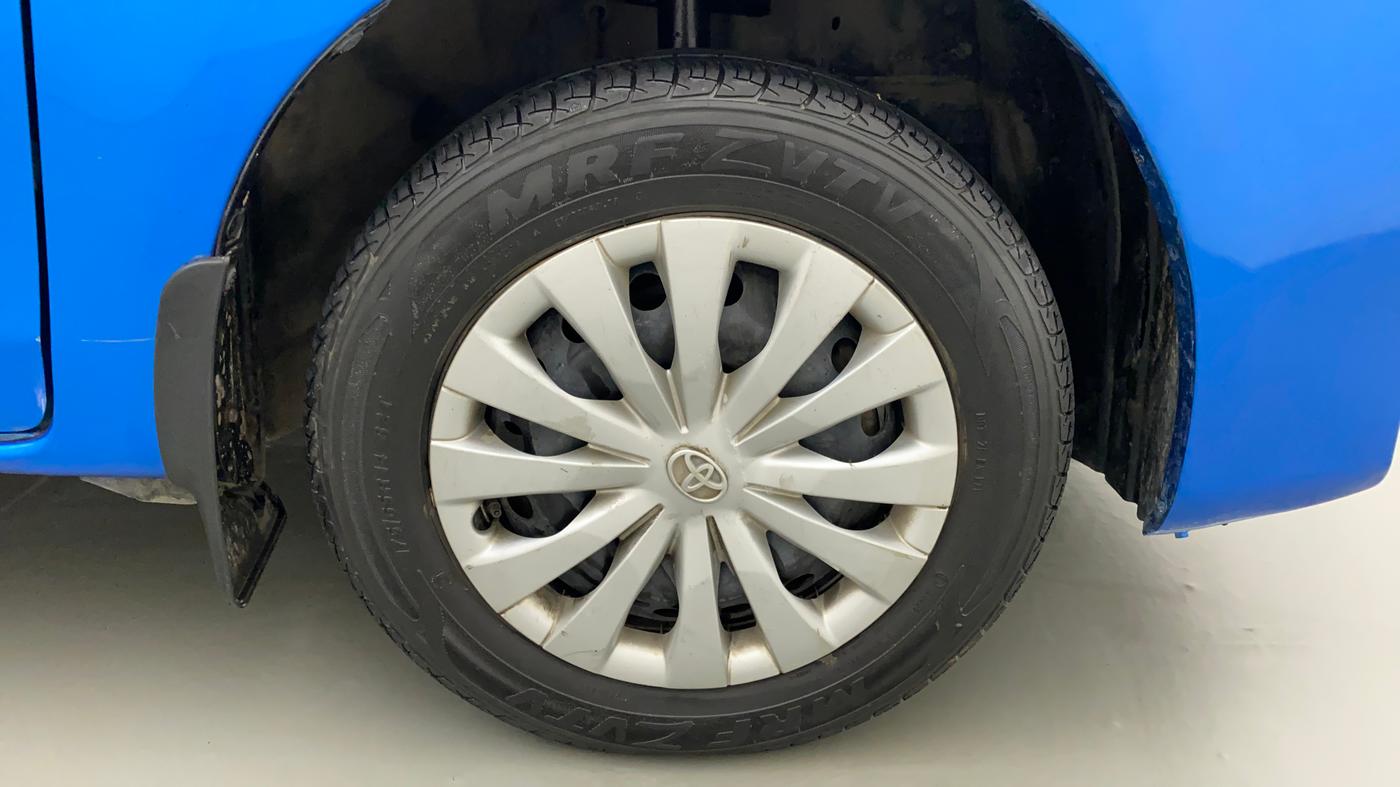 2013 Toyota Etios Liva G, Petrol, Manual, 42,005 km, Right Front Wheel