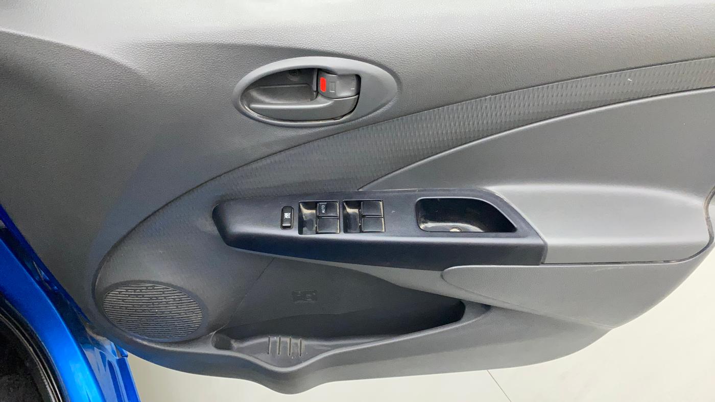 2013 Toyota Etios Liva G, Petrol, Manual, 42,005 km, Driver Side Door Panels Control