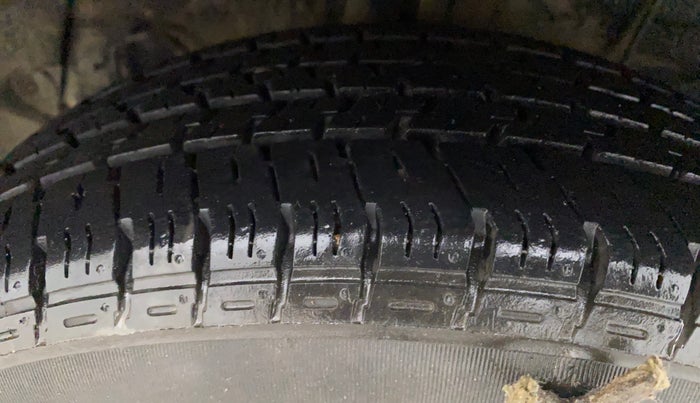 2016 Hyundai Xcent SX 1.2, Petrol, Manual, 72,174 km, Right Rear Tyre Tread