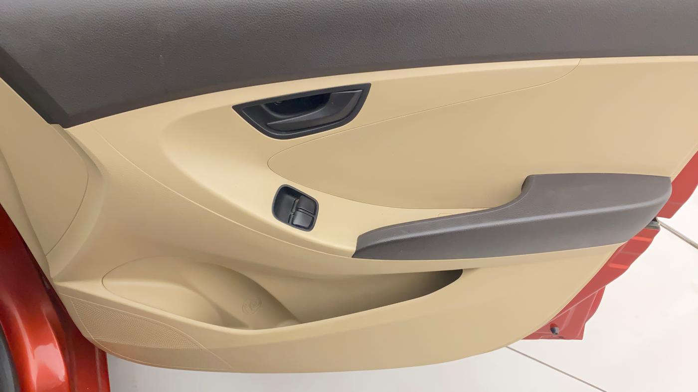 2014 Hyundai Eon MAGNA +, Petrol, Manual, 65,030 km, Driver Side Door Panels Control