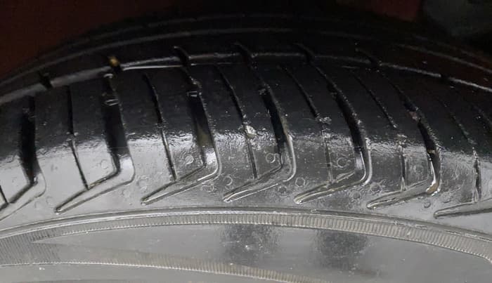 2014 Hyundai Eon MAGNA +, Petrol, Manual, 65,030 km, Right Front Tyre Tread