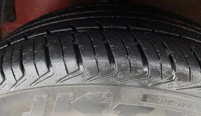 2014 Hyundai Eon MAGNA +, Petrol, Manual, 65,030 km, Left Front Tyre Tread