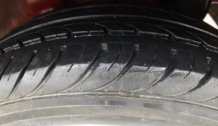 2014 Hyundai Eon MAGNA +, Petrol, Manual, 65,030 km, Left Rear Tyre Tread