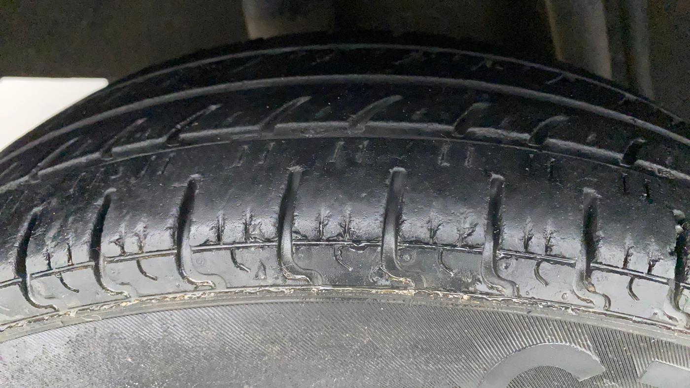 2015 Renault Kwid RXT 0.8, Petrol, Manual, 25,608 km, Right Rear Tyre Tread