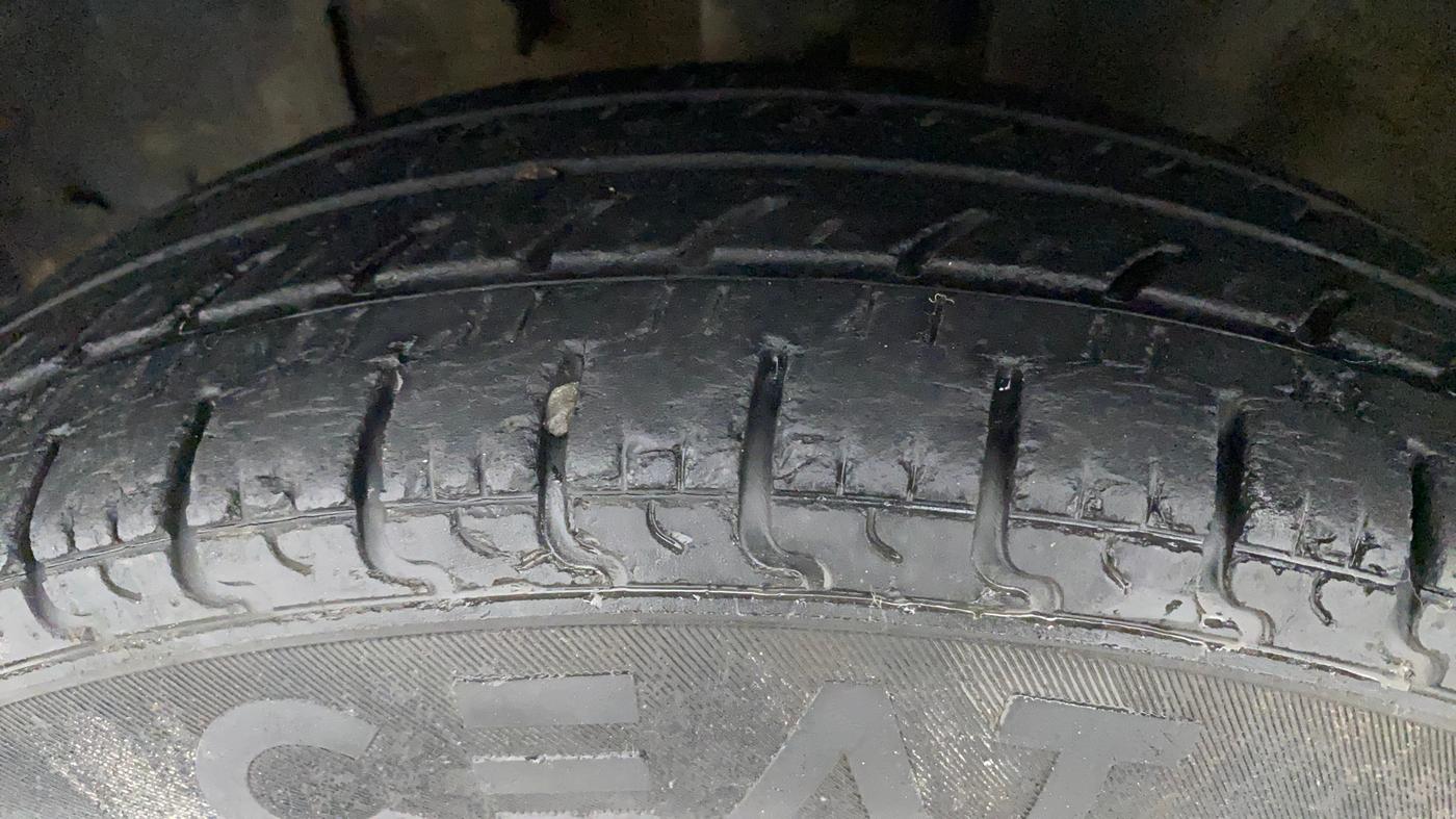 2015 Renault Kwid RXT 0.8, Petrol, Manual, 25,608 km, Left Front Tyre Tread