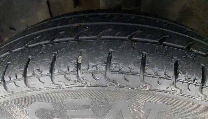 2015 Renault Kwid RXT 0.8, Petrol, Manual, 25,608 km, Left Front Tyre Tread