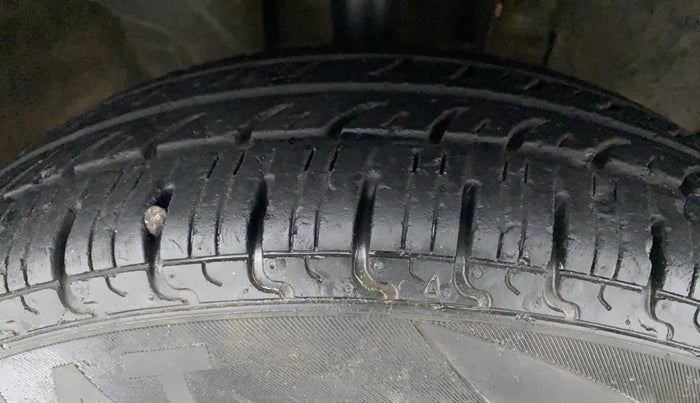 2015 Renault Kwid RXT 0.8, Petrol, Manual, 25,608 km, Right Front Tyre Tread