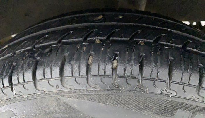 2015 Renault Kwid RXT 0.8, Petrol, Manual, 25,608 km, Left Rear Tyre Tread