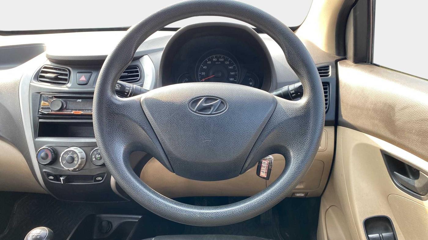 2016 Hyundai Eon ERA +, Petrol, Manual, 79,284 km, Steering Wheel Close Up
