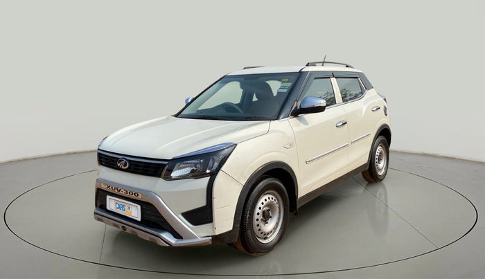 2020 Mahindra XUV300 W4 1.5 DIESEL, Diesel, Manual, 73,885 km, Left Front Diagonal