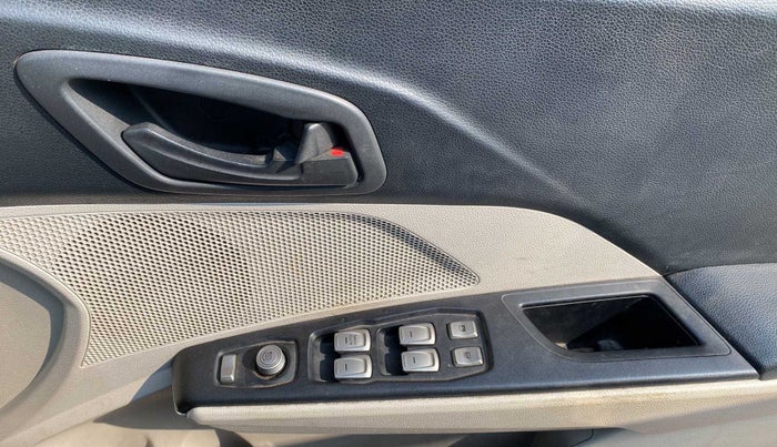 2020 Mahindra XUV300 W4 1.5 DIESEL, Diesel, Manual, 73,885 km, Driver Side Door Panels Control