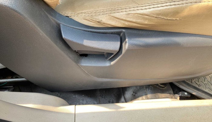 2020 Mahindra XUV300 W4 1.5 DIESEL, Diesel, Manual, 73,885 km, Driver Side Adjustment Panel