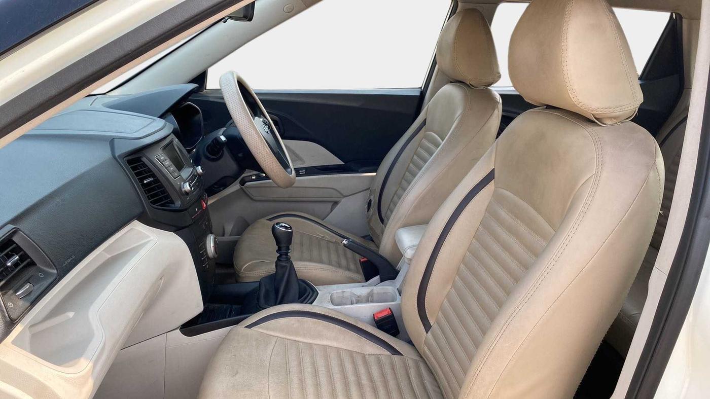 2020 Mahindra XUV300 W4 1.5 DIESEL, Diesel, Manual, 73,885 km, Right Side Front Door Cabin